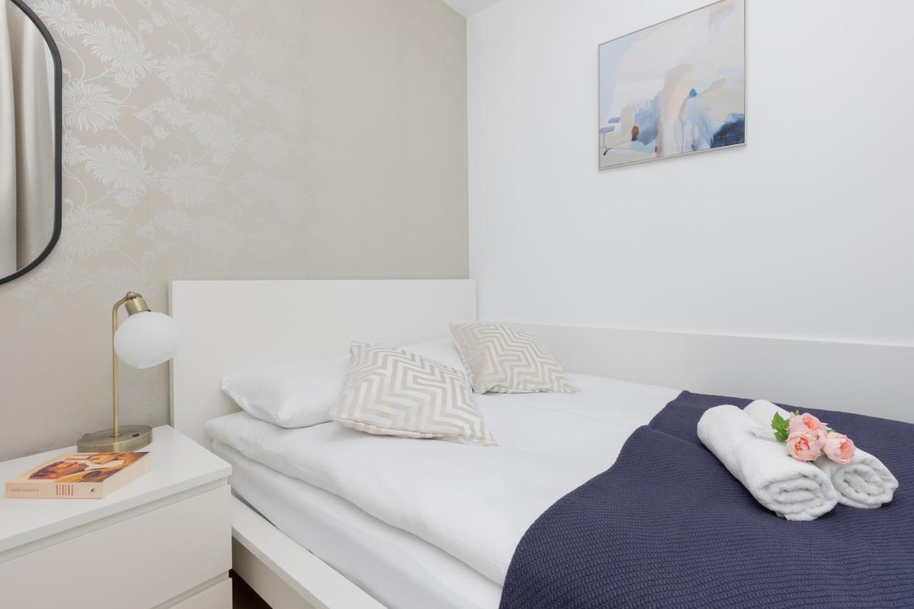 Warszawa Srodmiescie Bonifraterska Apartments By Noclegi Renters Exterior photo